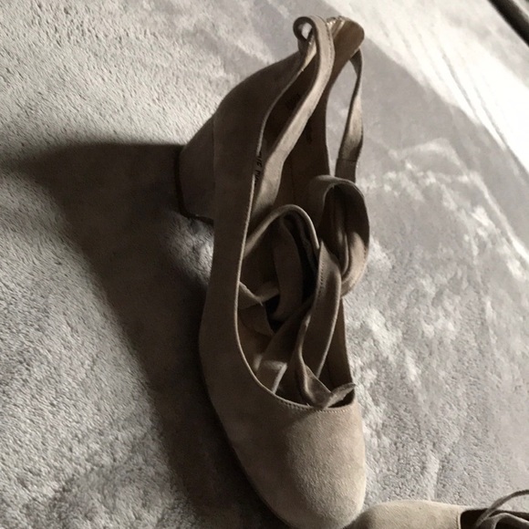 Steve Madden NWOT Suede Lace Up Tie Heels - Picture 2 of 6